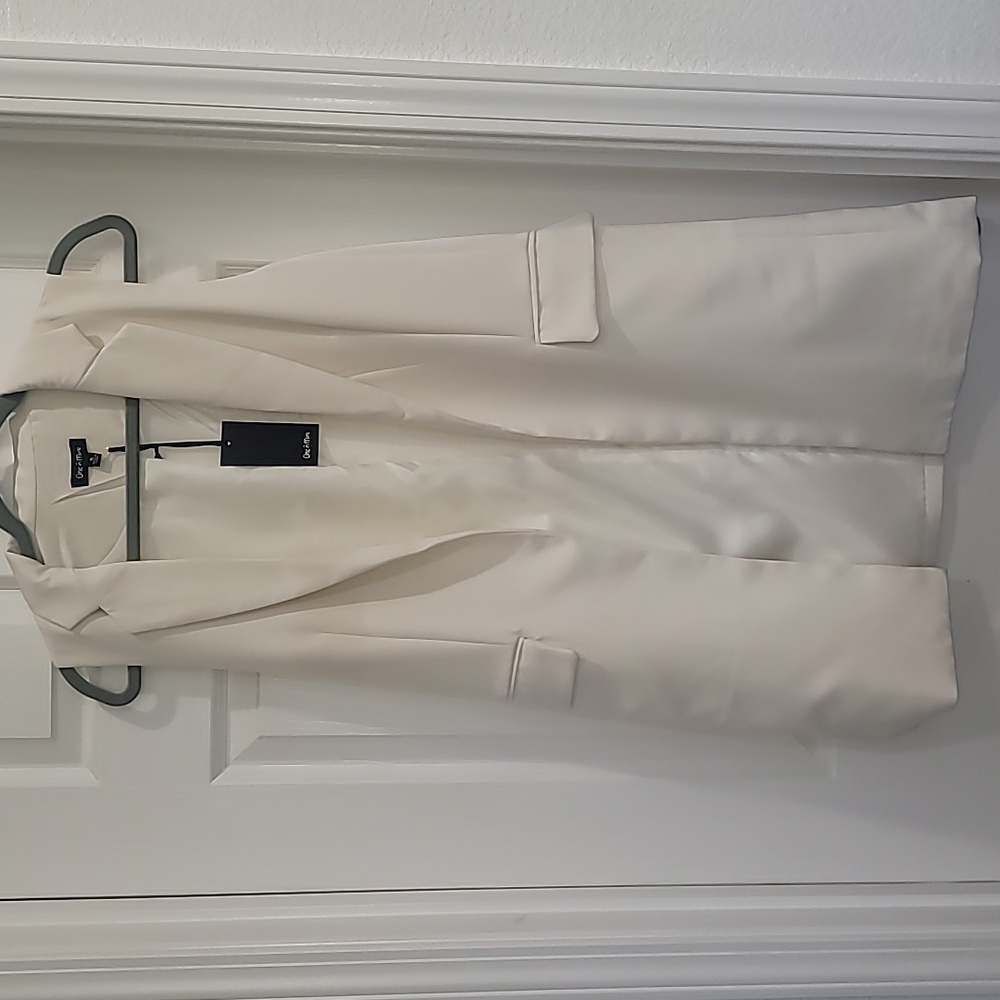 Cream Sleeveless Blazer Vest